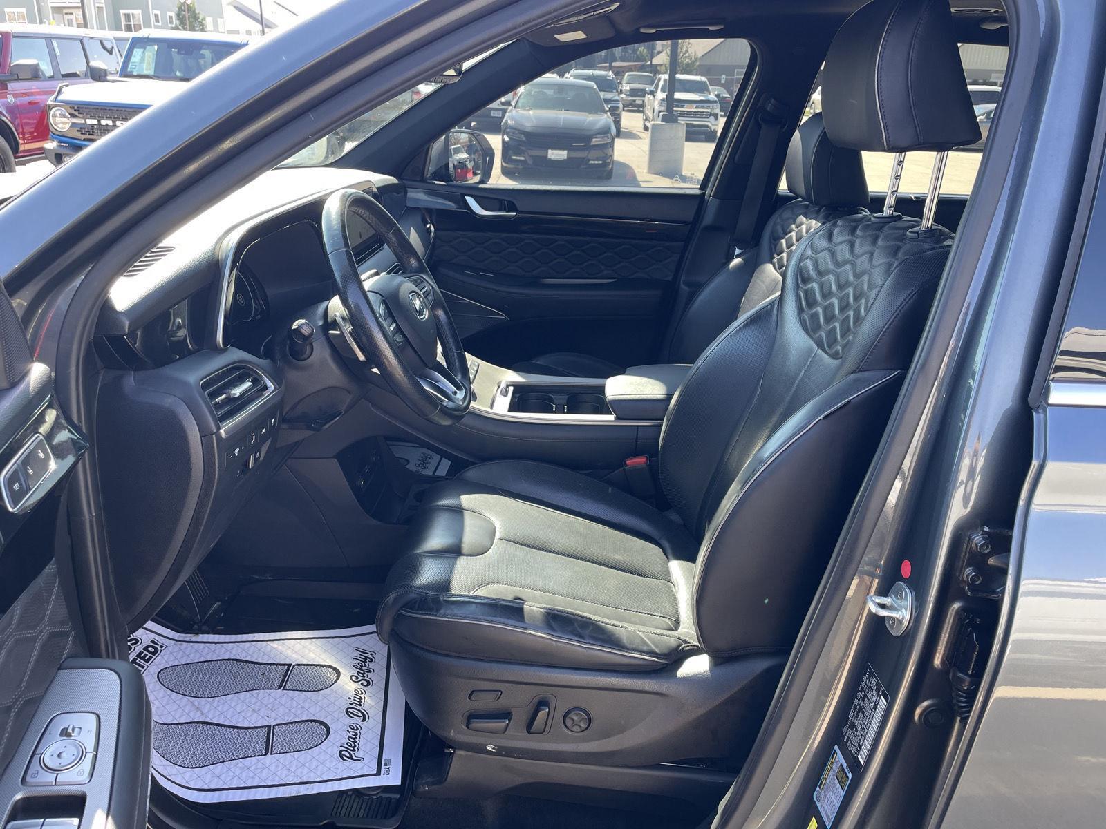 Vehicle photo 17
