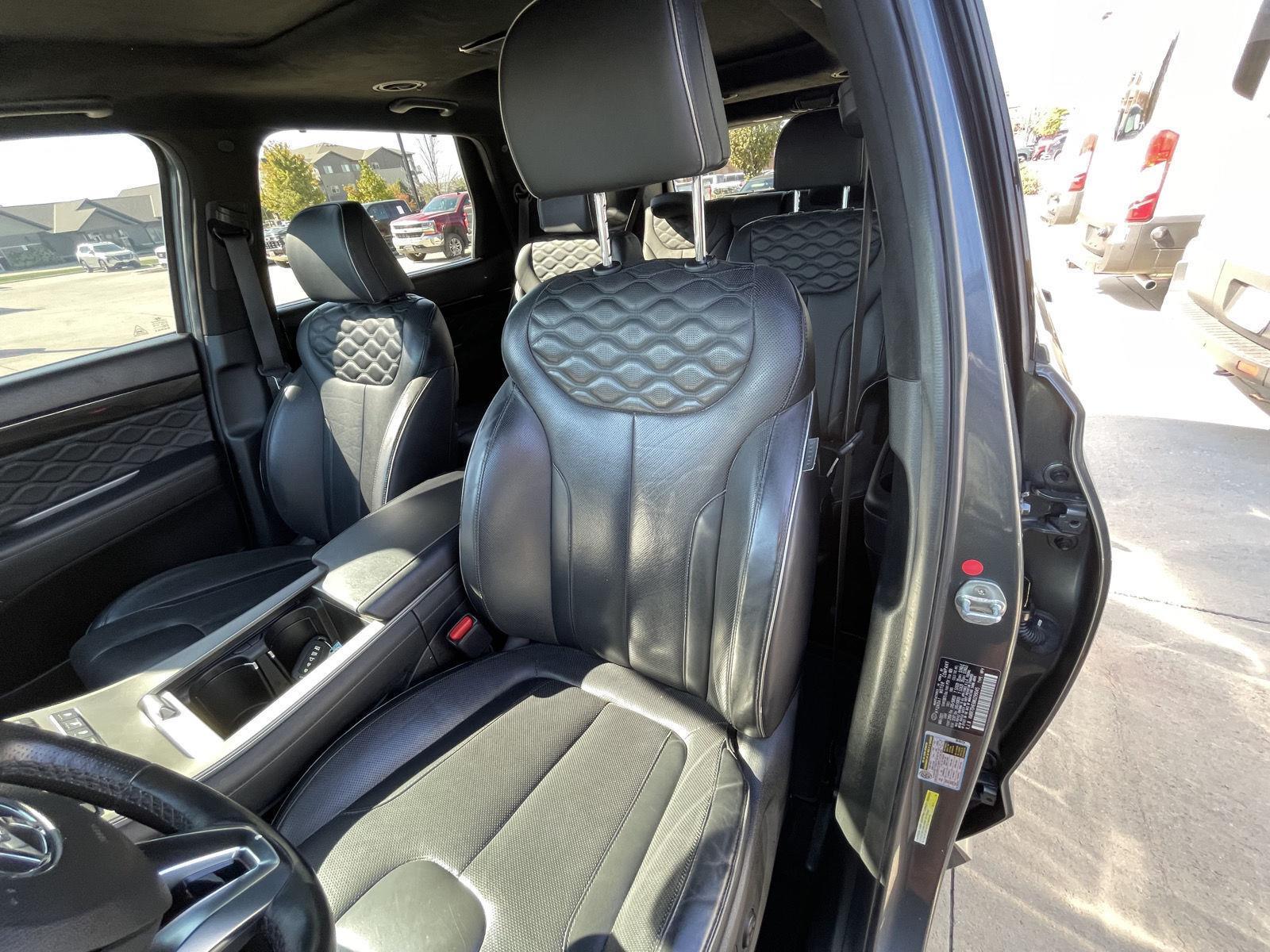 Vehicle photo 18