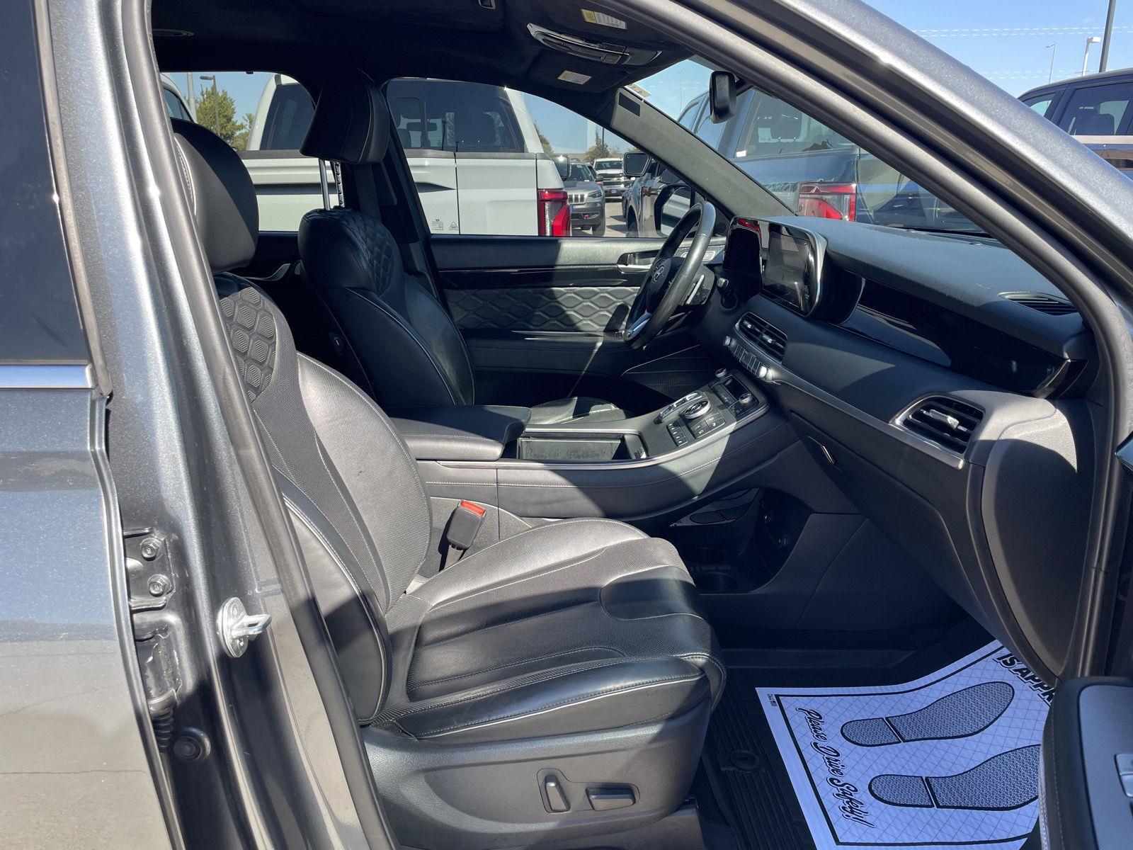 Vehicle photo 19