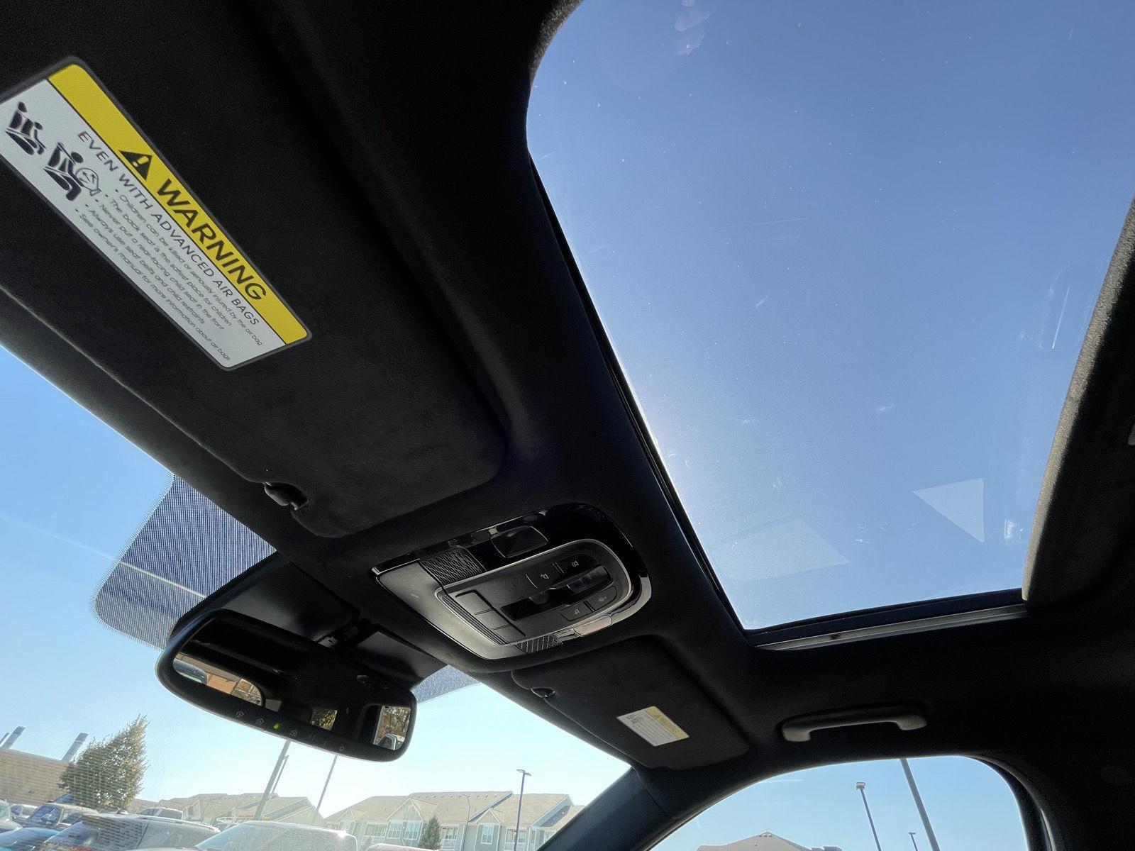 Vehicle photo 23