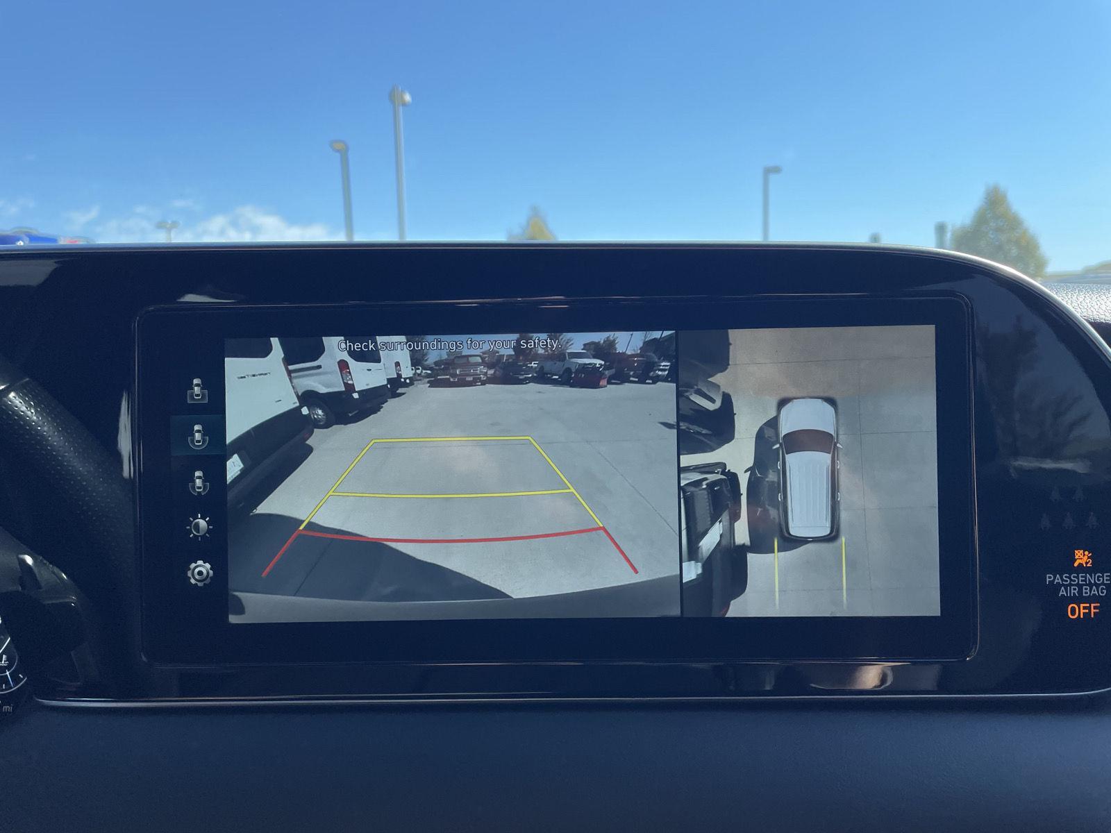 Vehicle photo 25