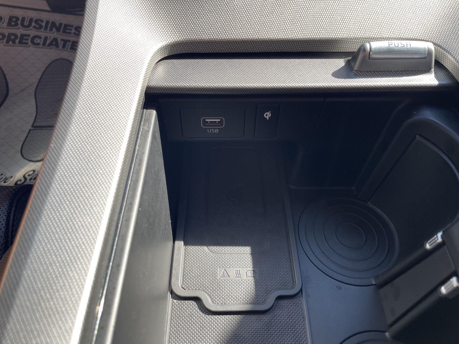Vehicle photo 32