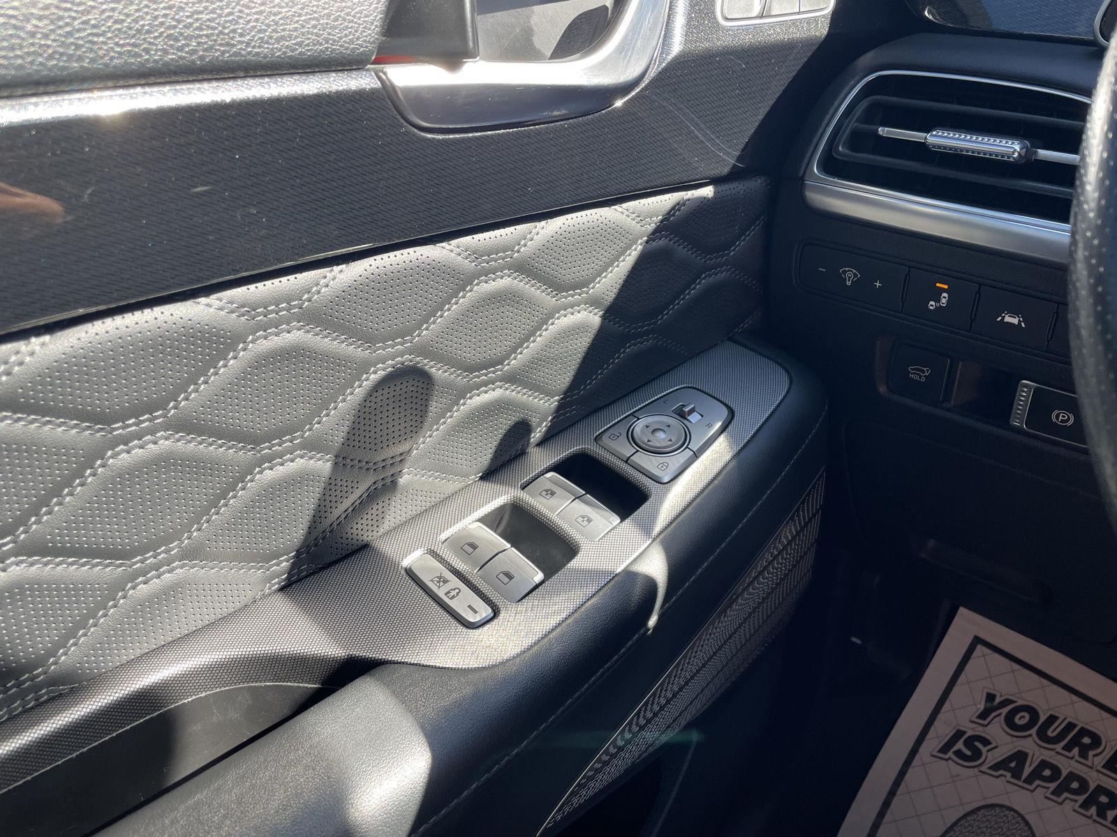 Vehicle photo 33