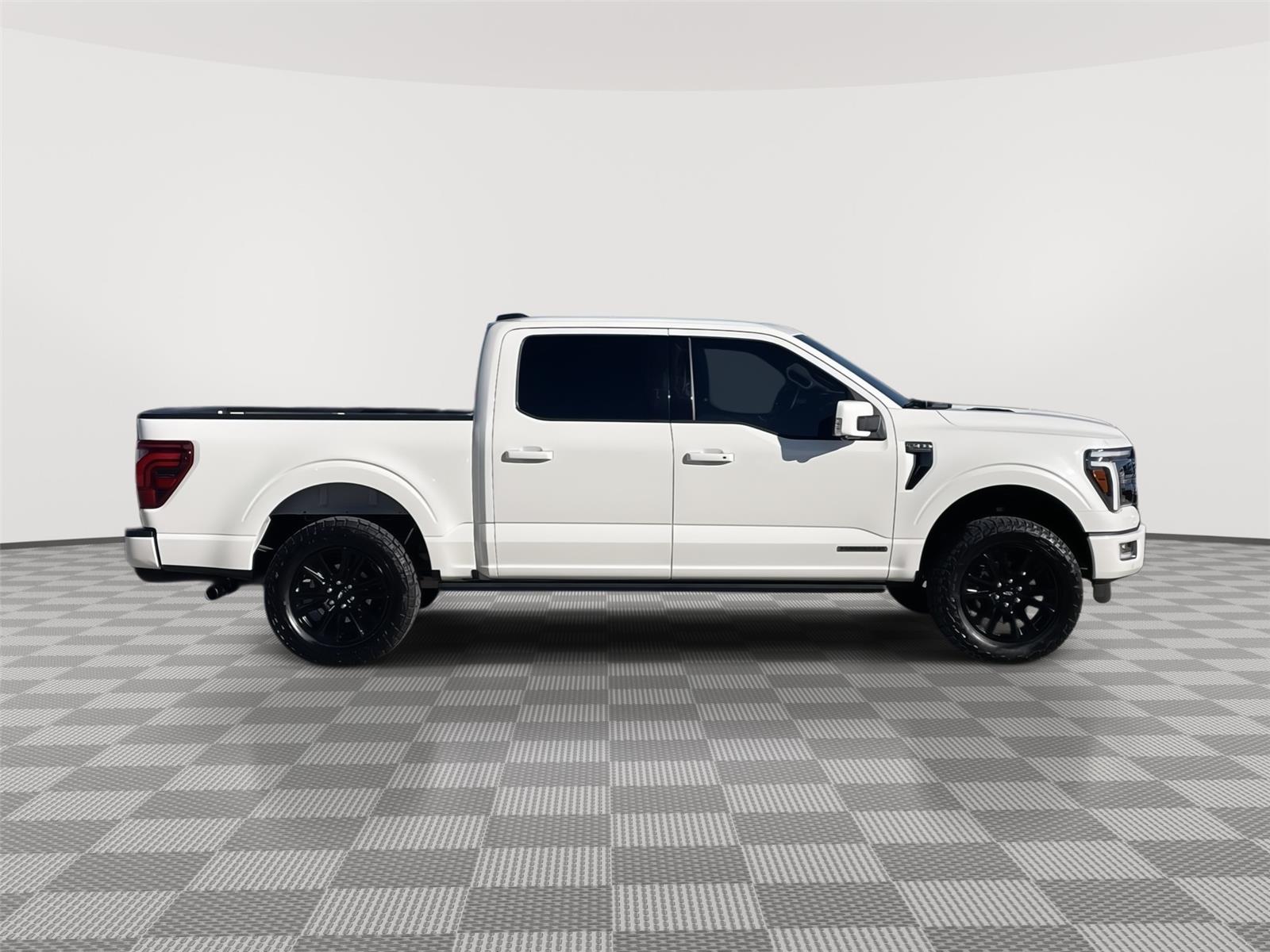 Vehicle photo 6