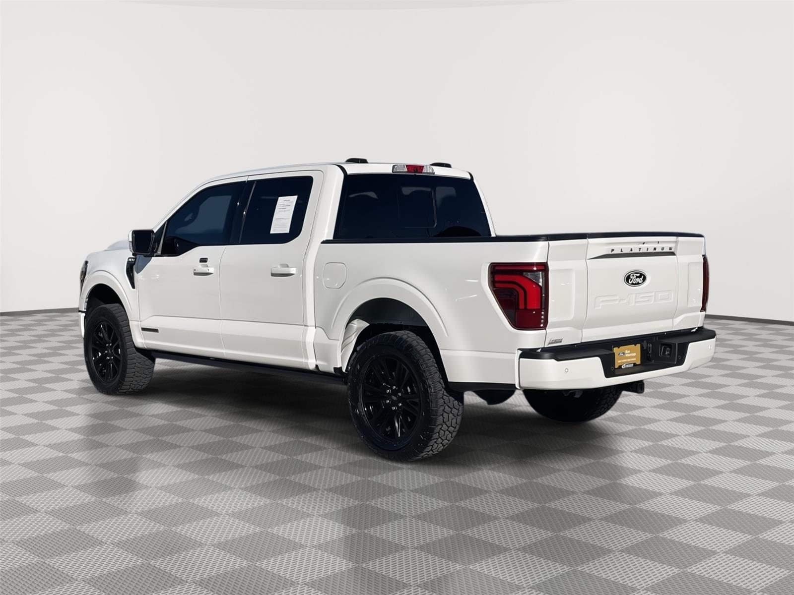 Vehicle photo 9