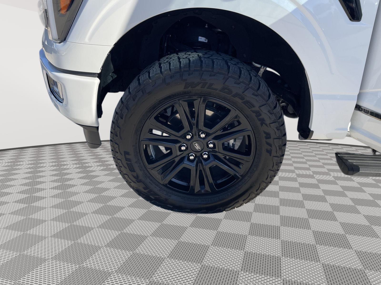 Vehicle photo 10