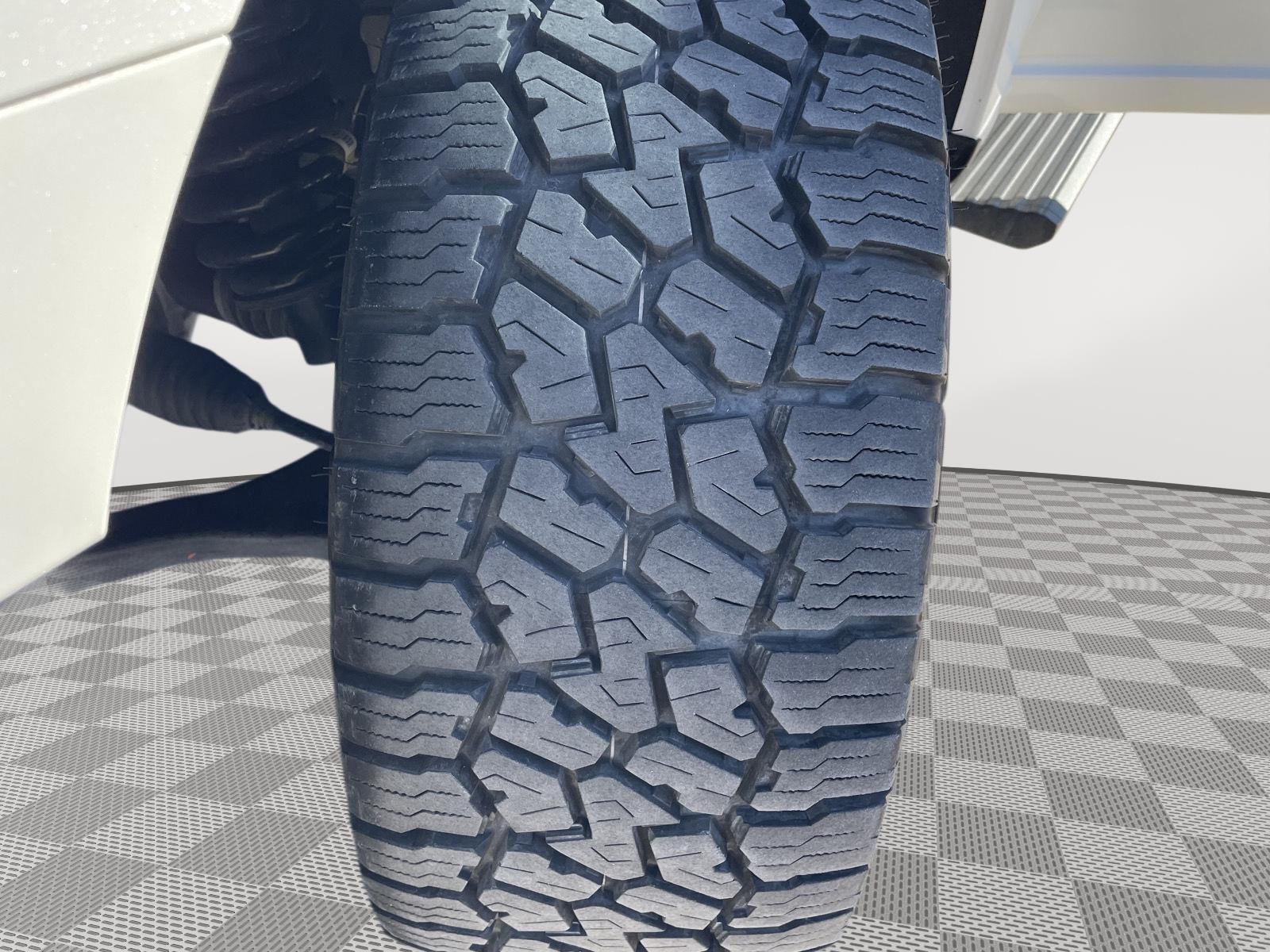 Vehicle photo 11