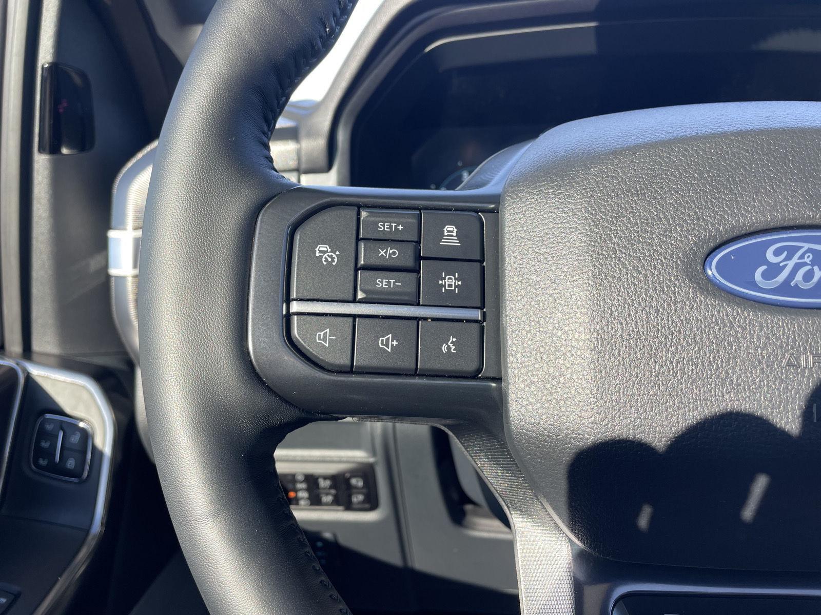Vehicle photo 13