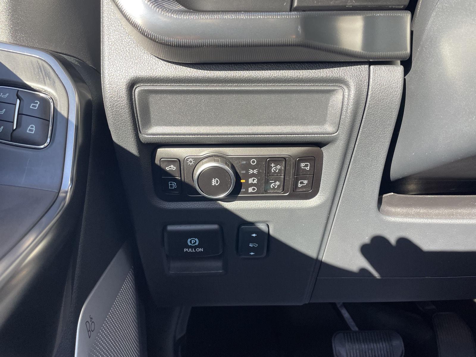 Vehicle photo 16