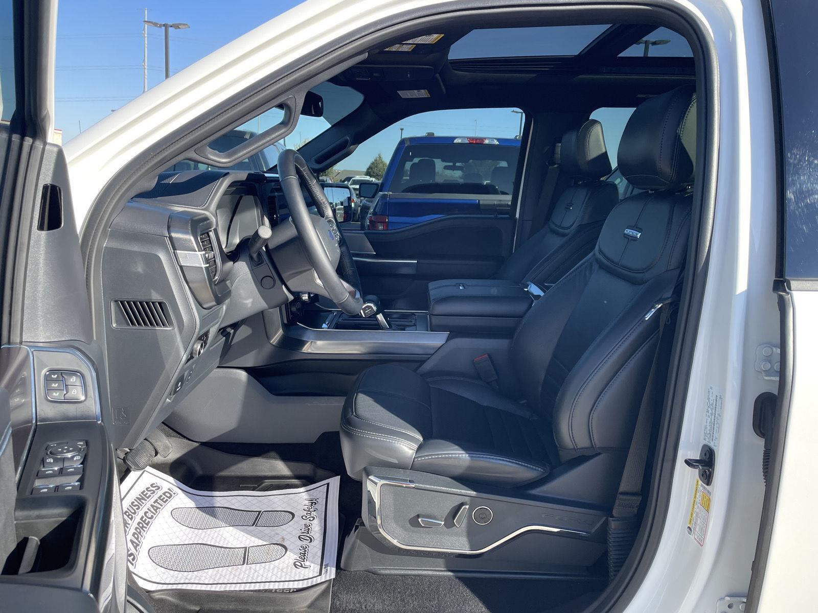 Vehicle photo 17
