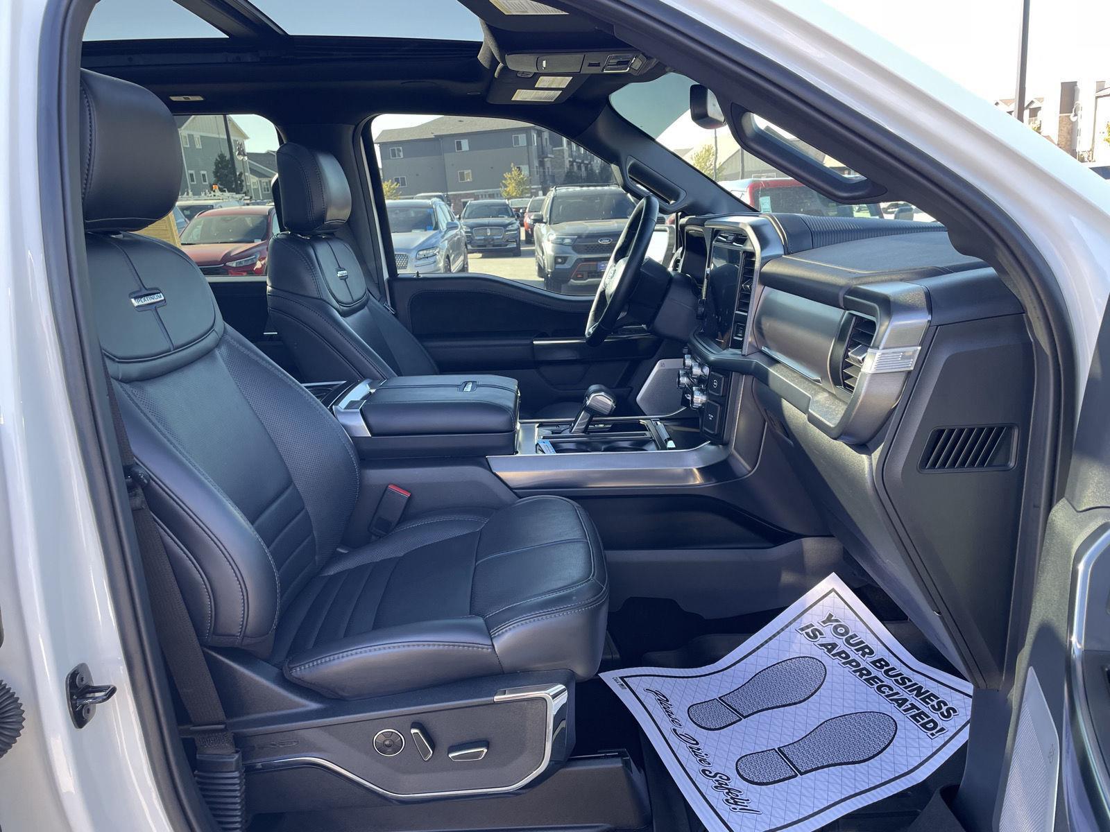 Vehicle photo 19