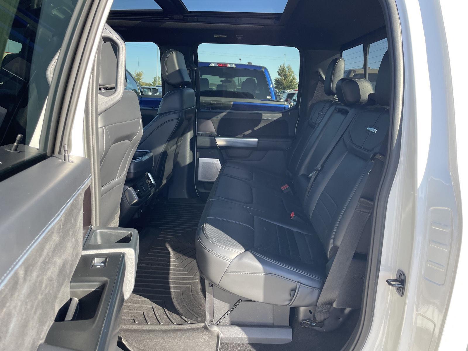 Vehicle photo 20