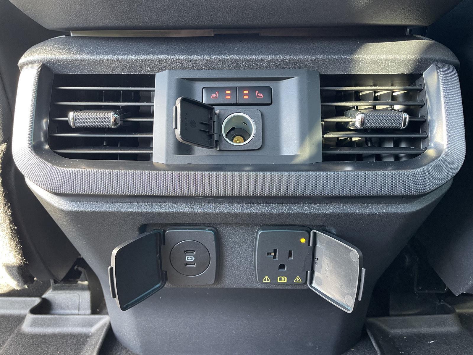 Vehicle photo 21