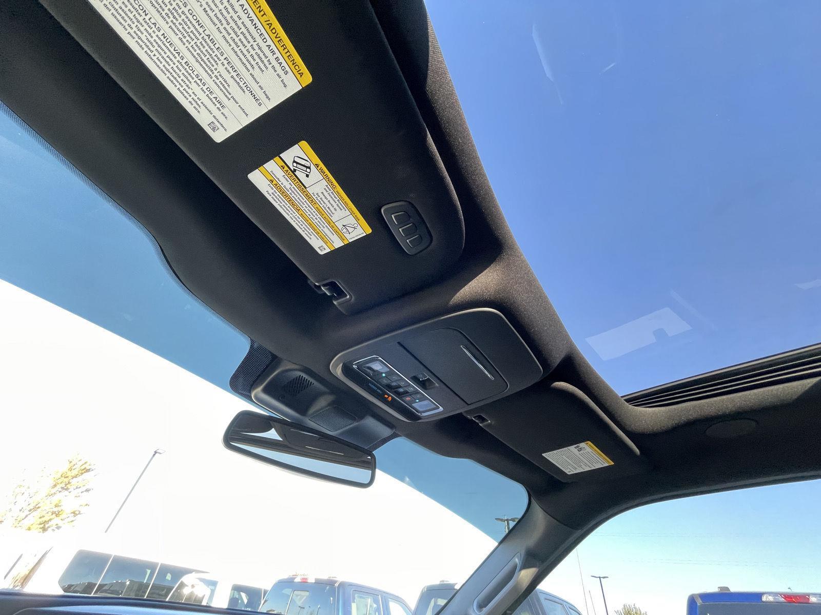 Vehicle photo 22