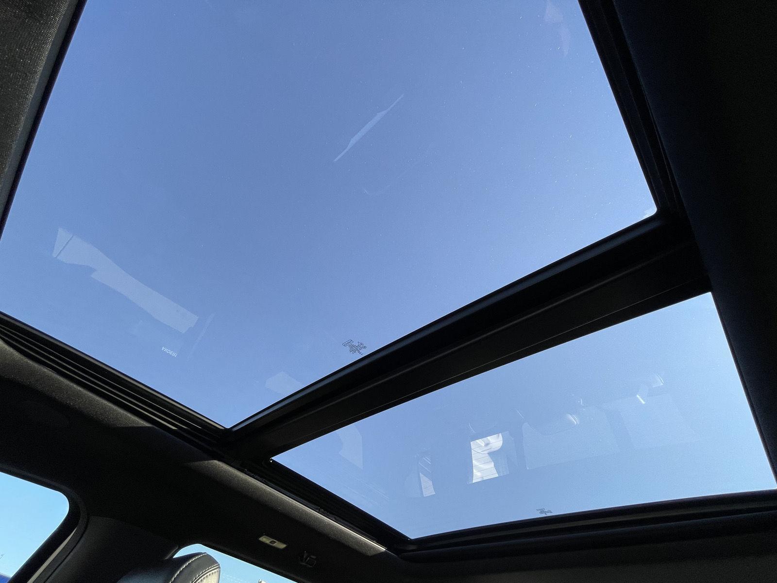 Vehicle photo 23