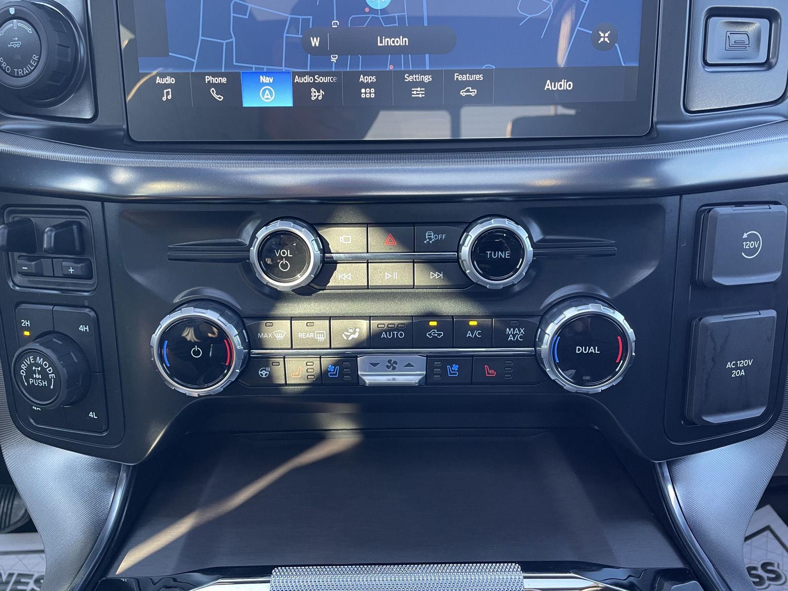 Vehicle photo 29