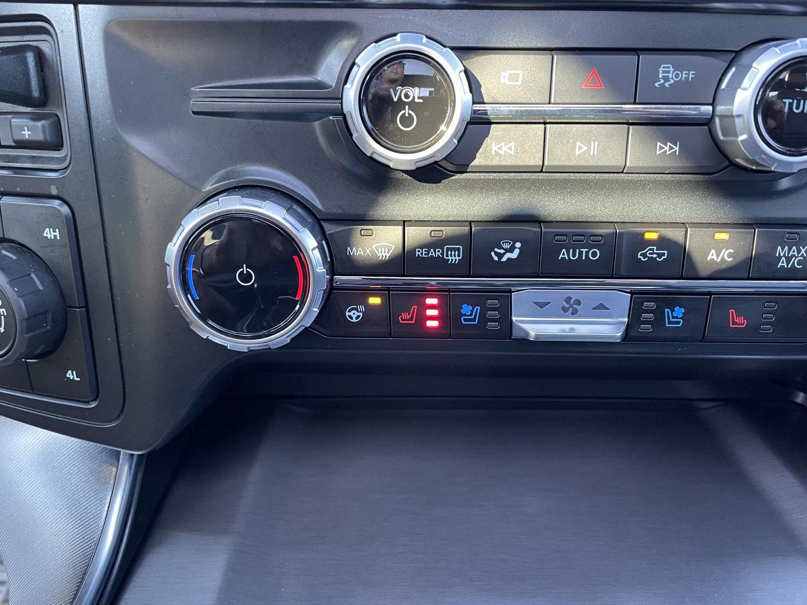 Vehicle photo 30