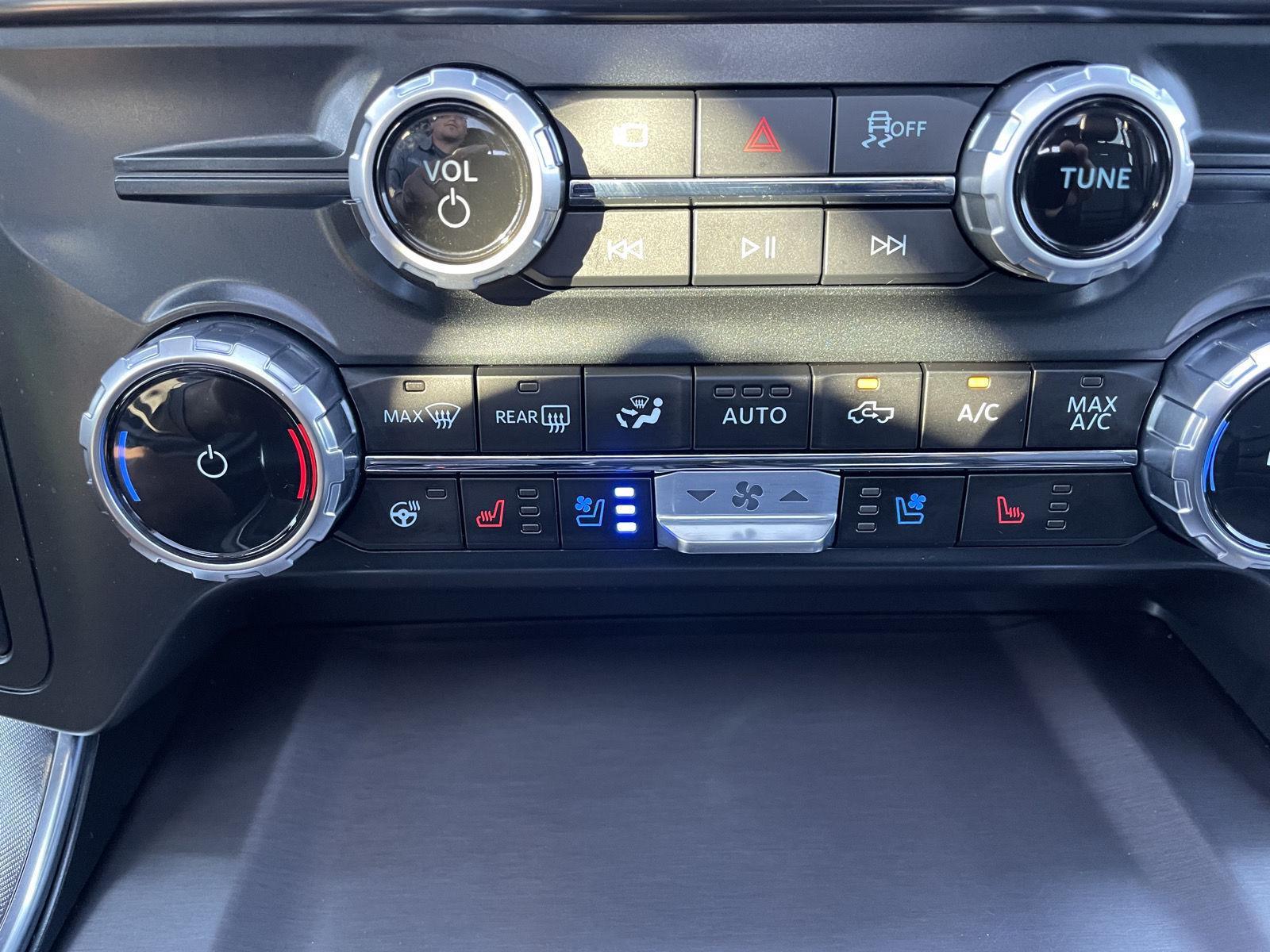Vehicle photo 31