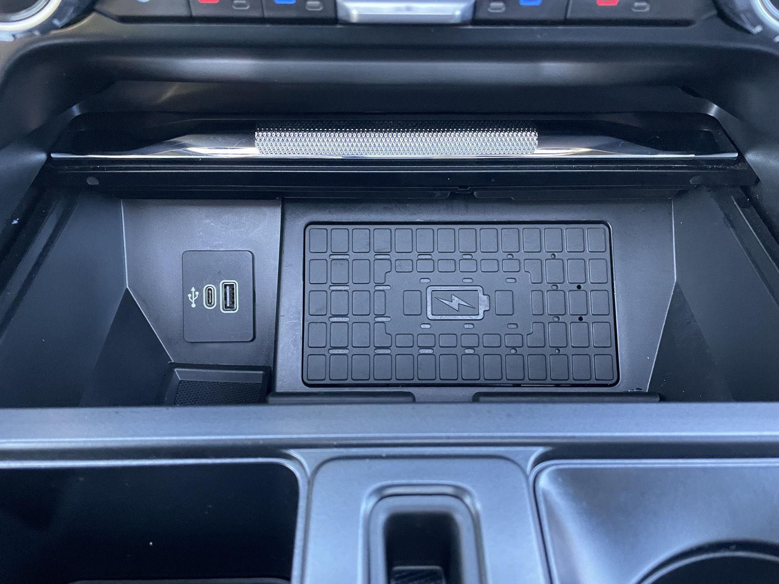 Vehicle photo 33