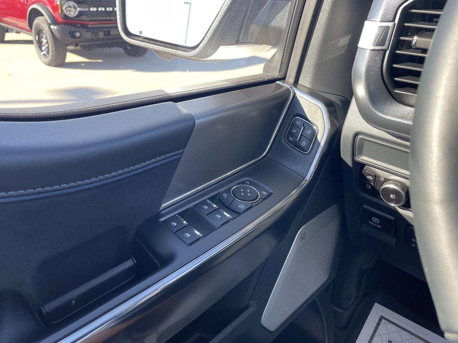 Vehicle photo 37