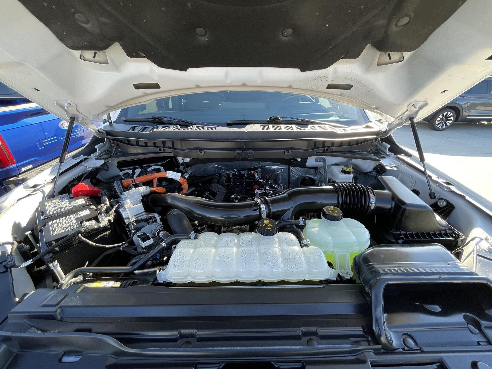 Vehicle photo 43