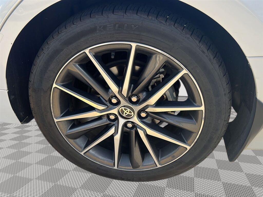 Vehicle photo 3
