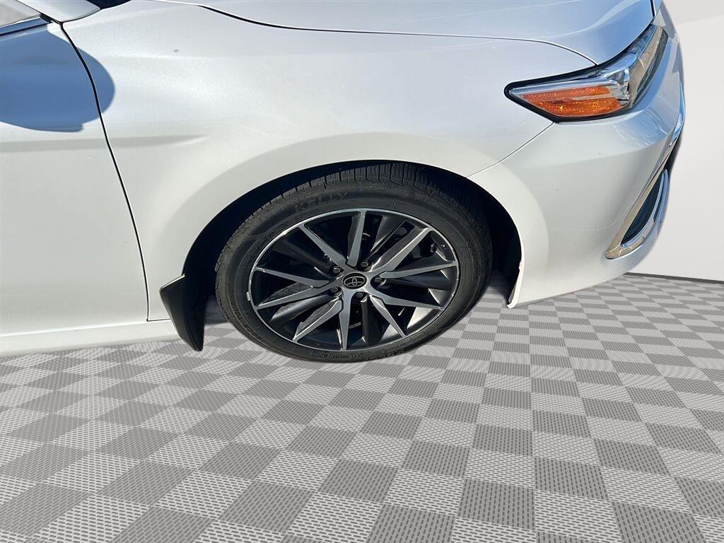 Vehicle photo 8