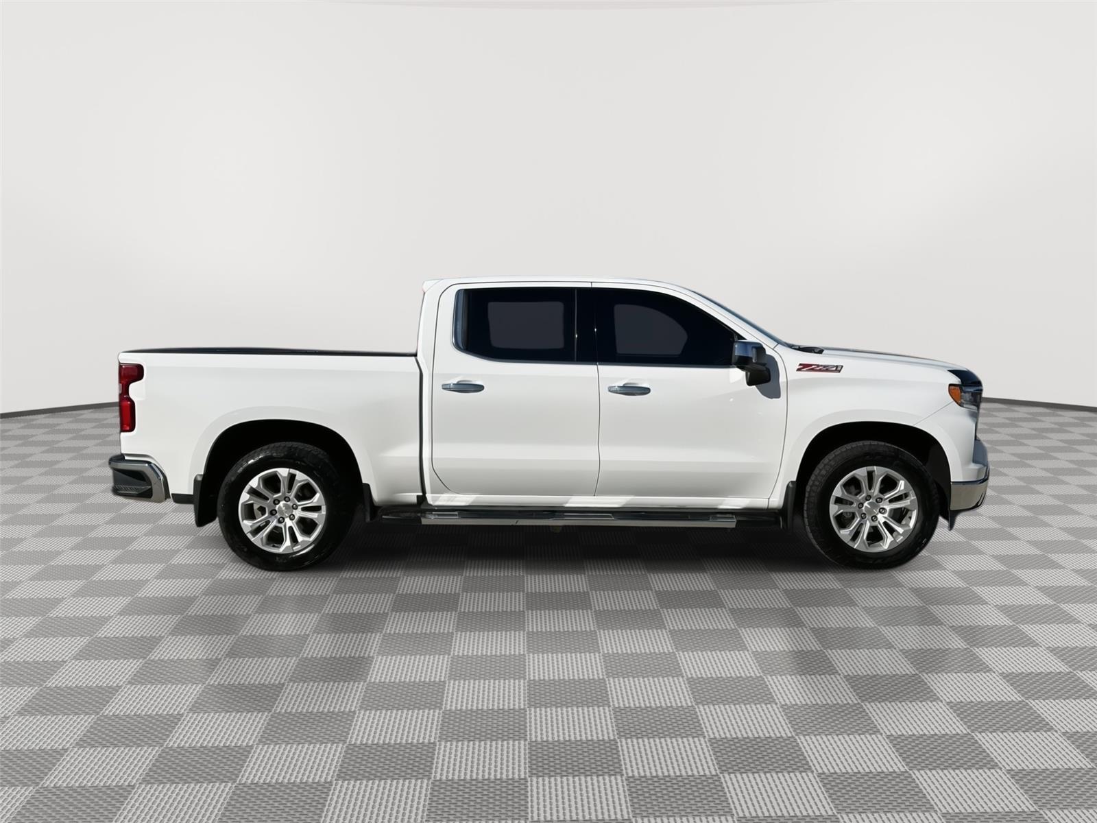 Vehicle photo 6