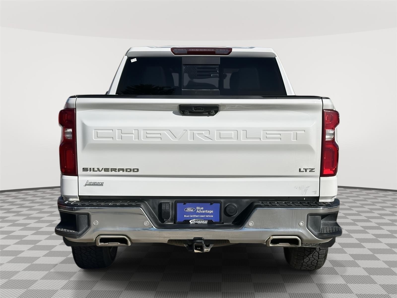 Vehicle photo 8