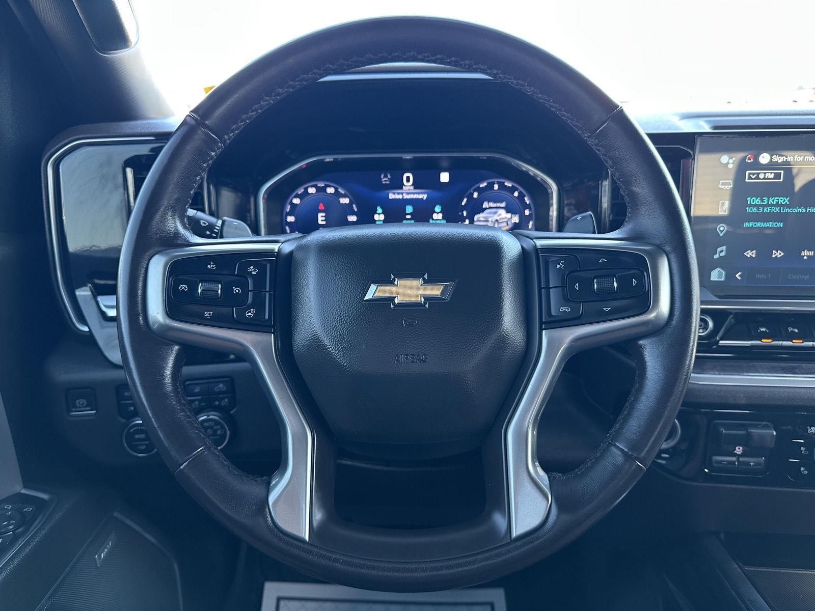 Vehicle photo 11