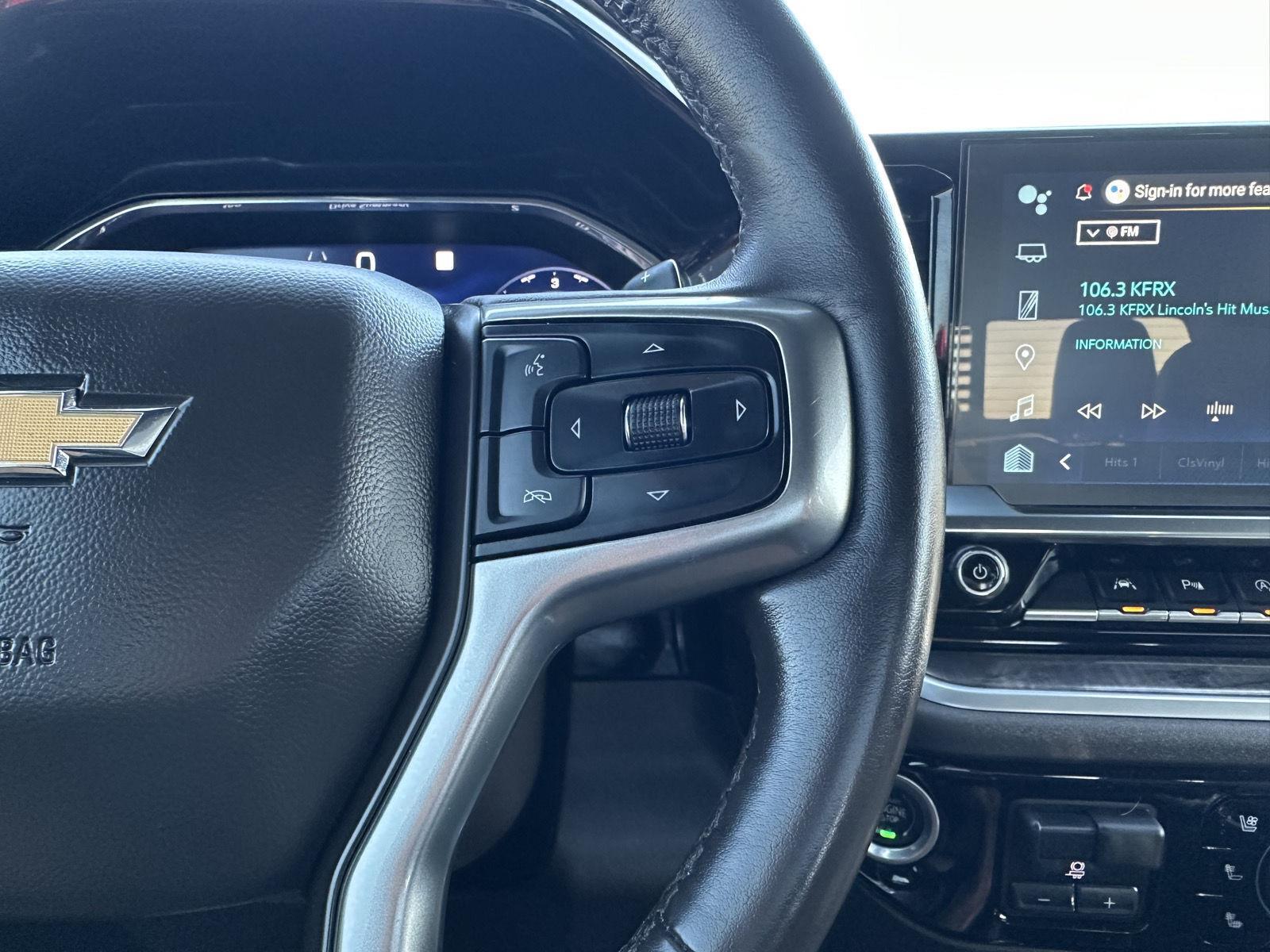 Vehicle photo 13
