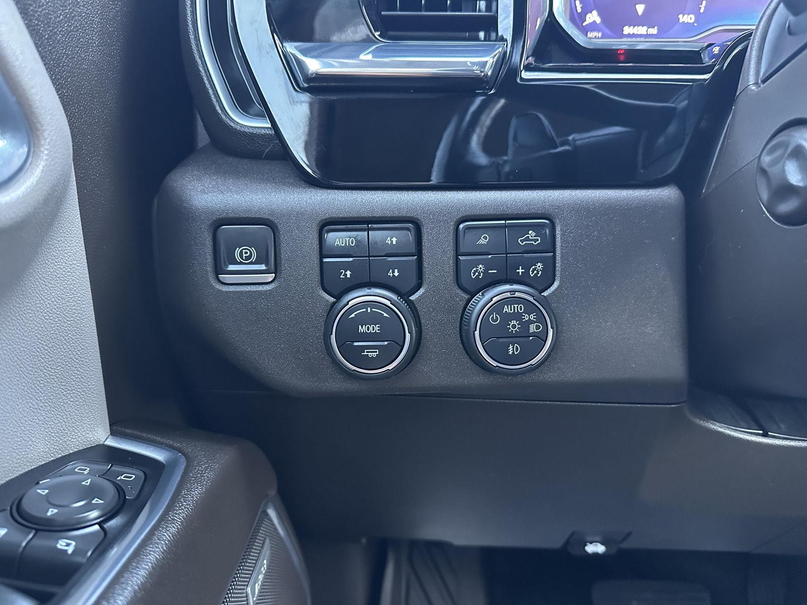 Vehicle photo 15