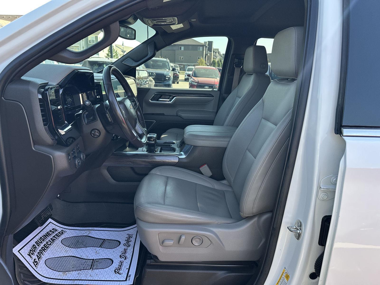 Vehicle photo 16