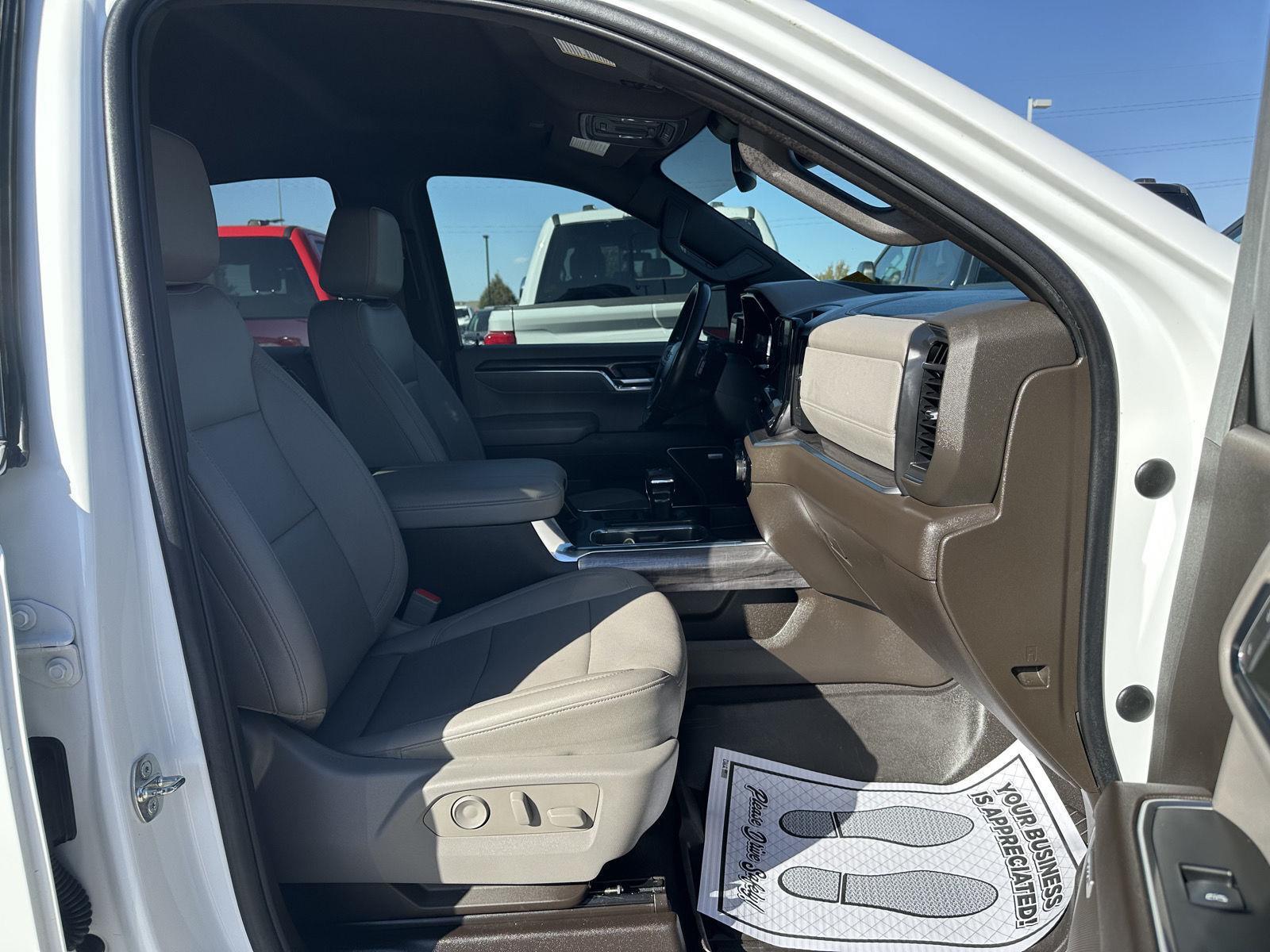 Vehicle photo 18