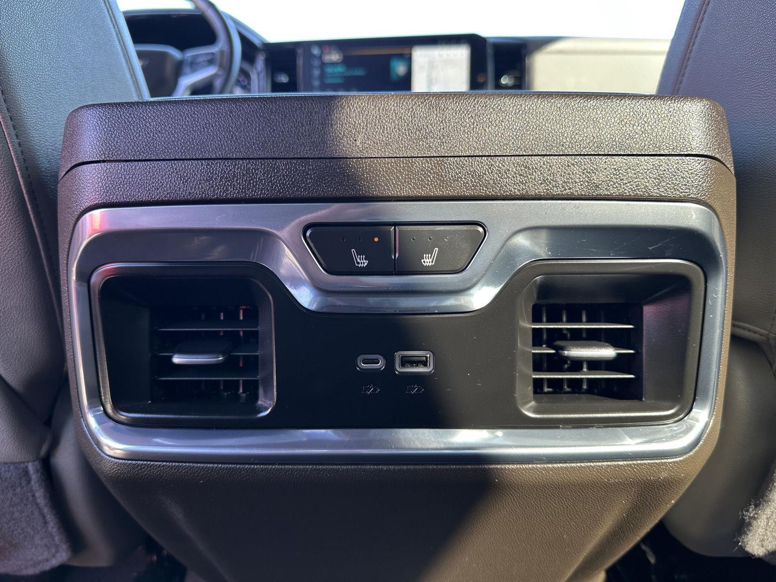 Vehicle photo 20