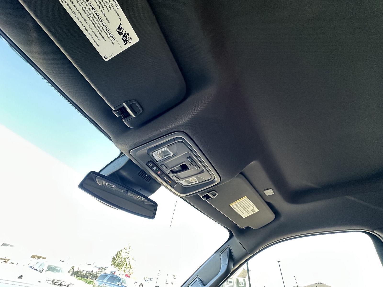 Vehicle photo 21