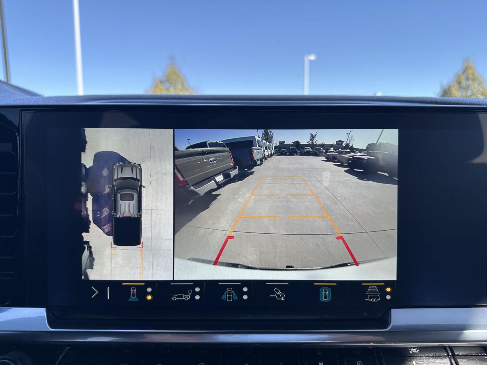 Vehicle photo 23