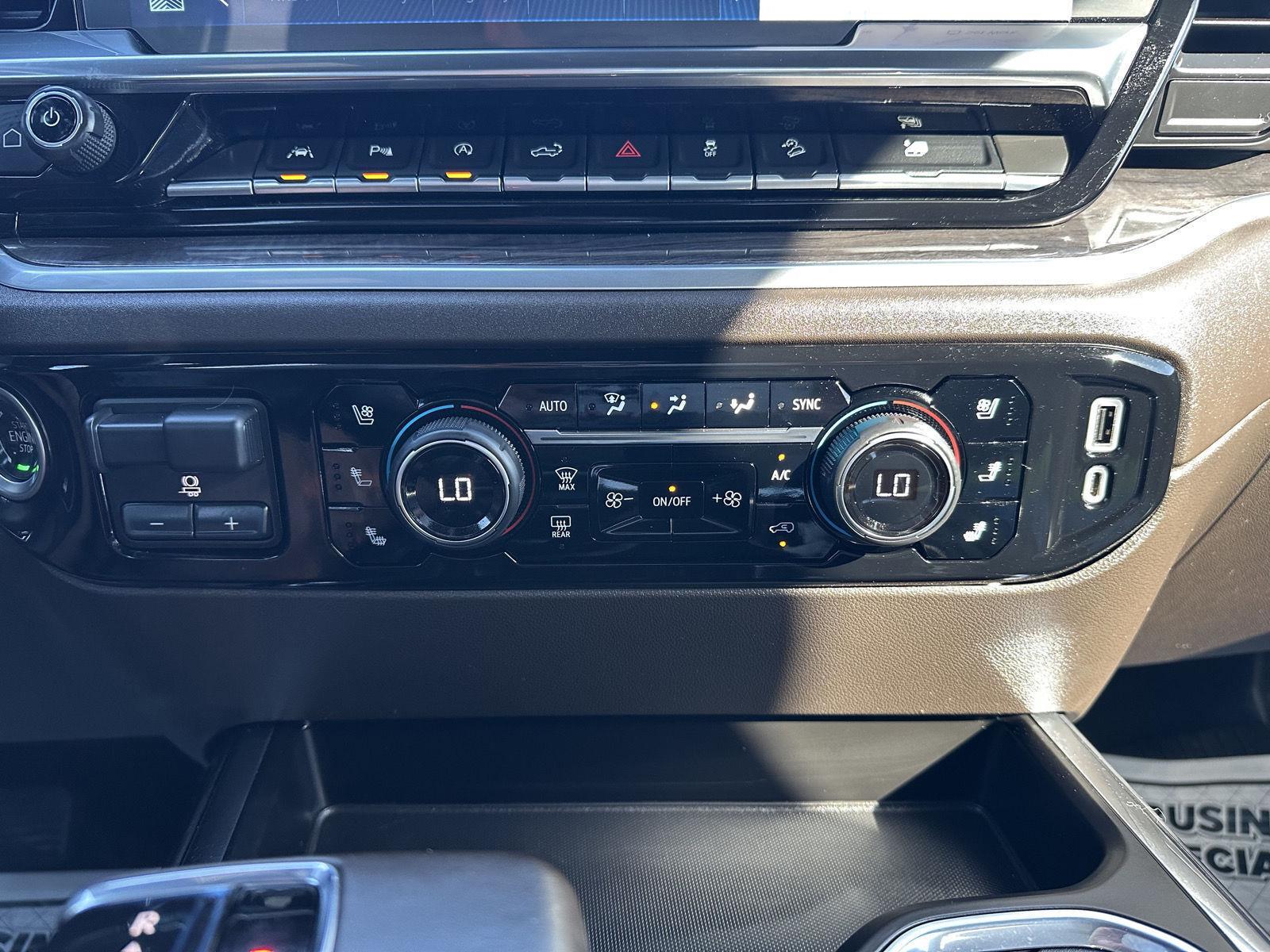 Vehicle photo 28