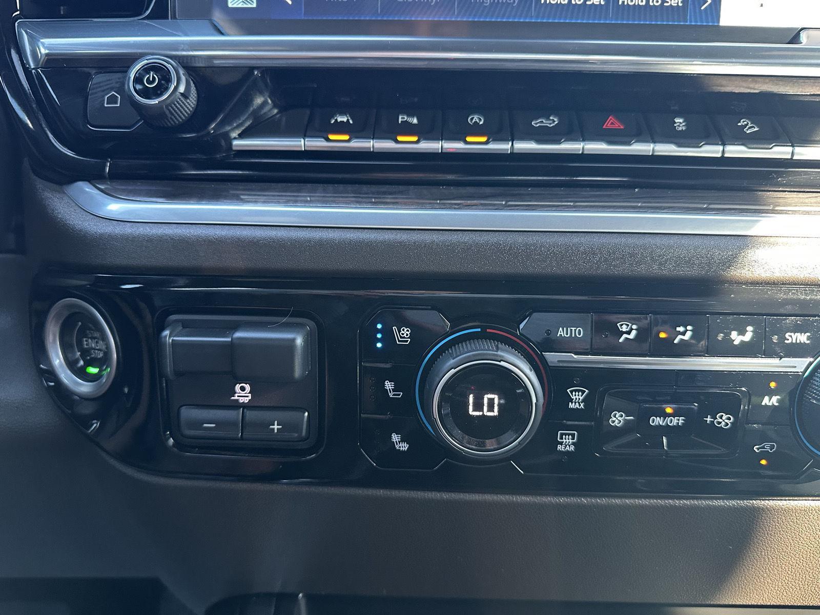 Vehicle photo 29
