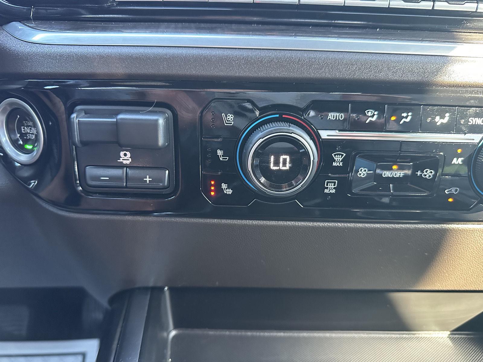Vehicle photo 30