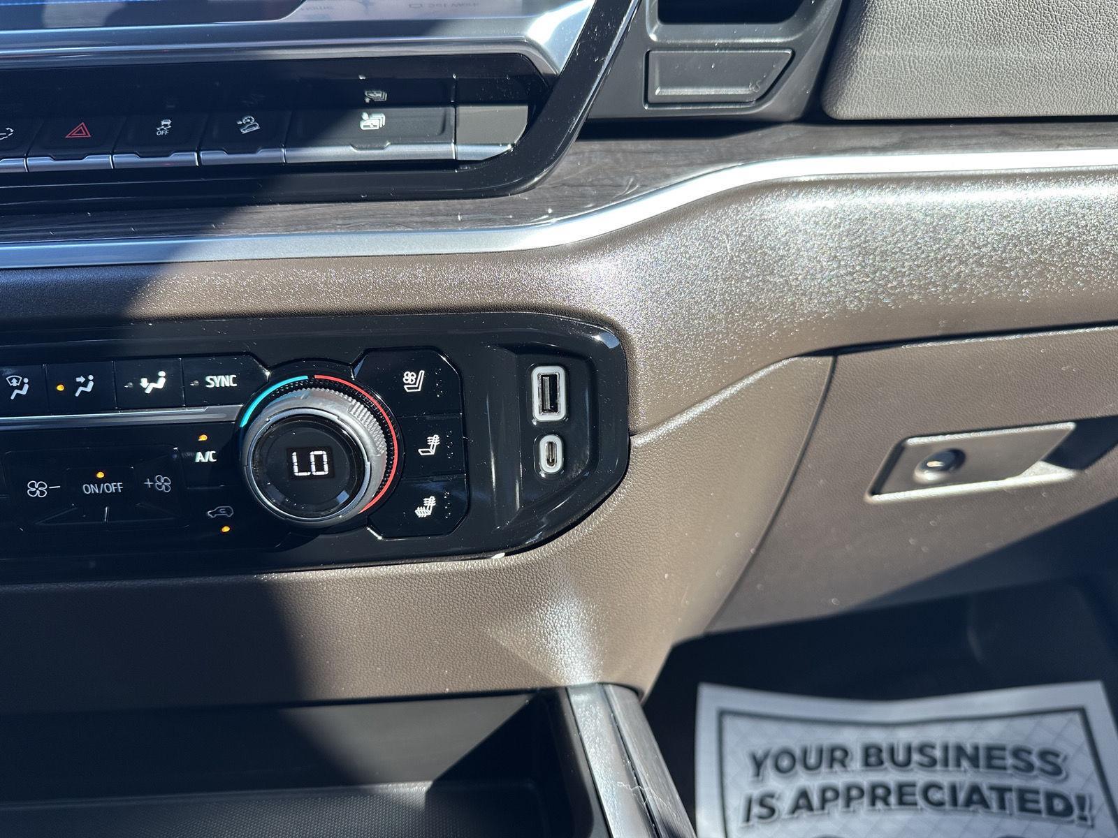 Vehicle photo 32
