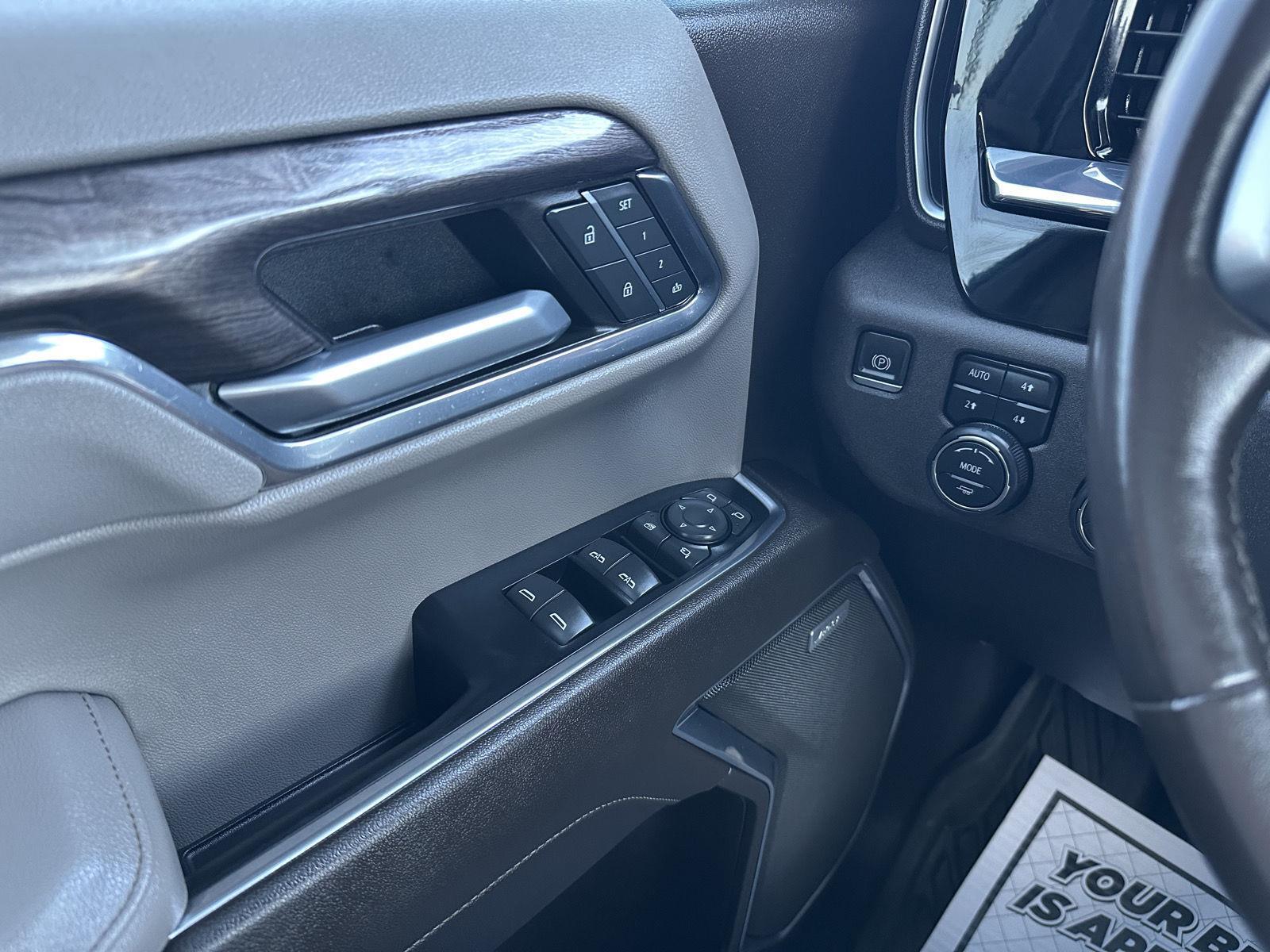 Vehicle photo 33