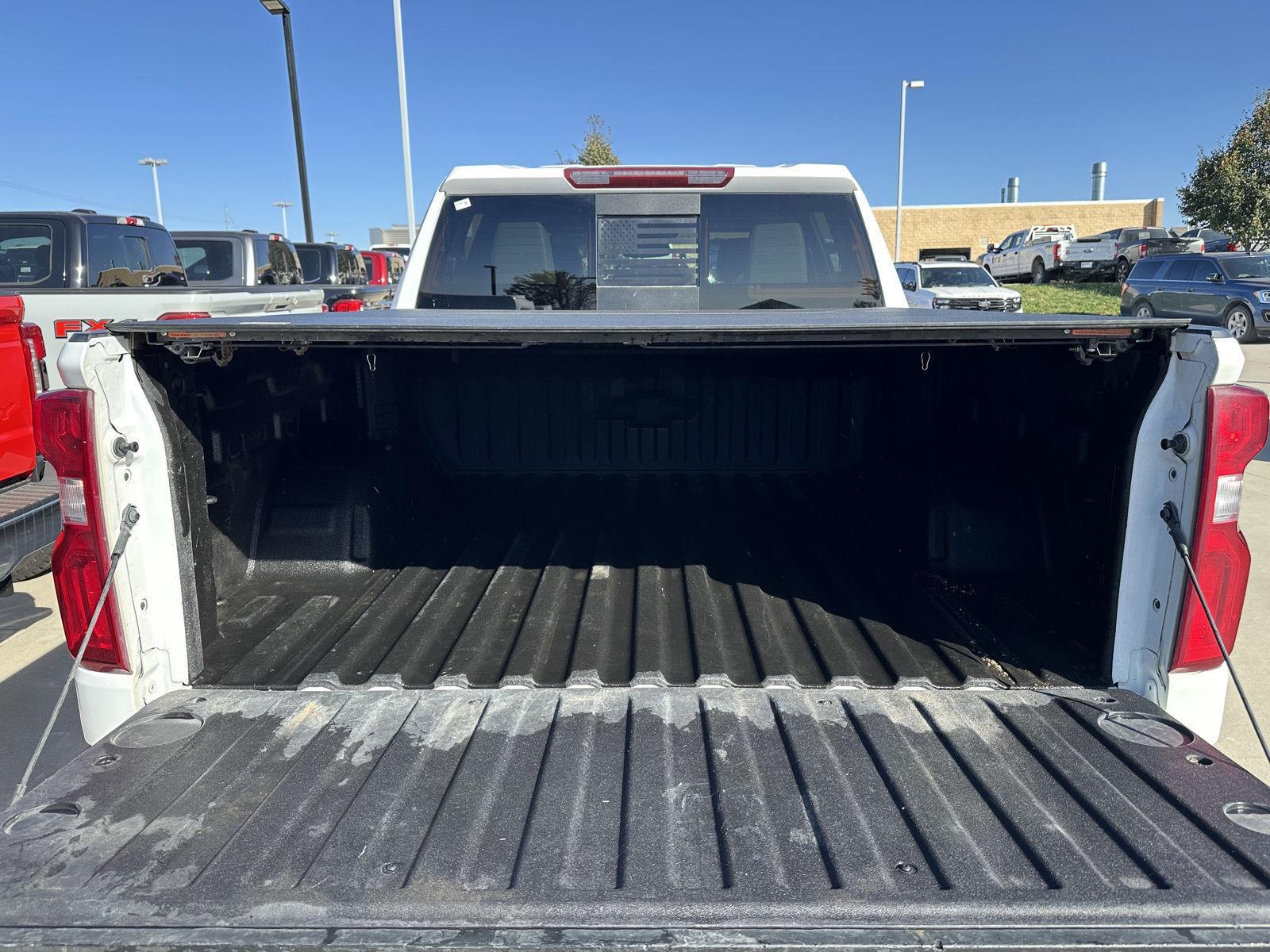 Vehicle photo 38