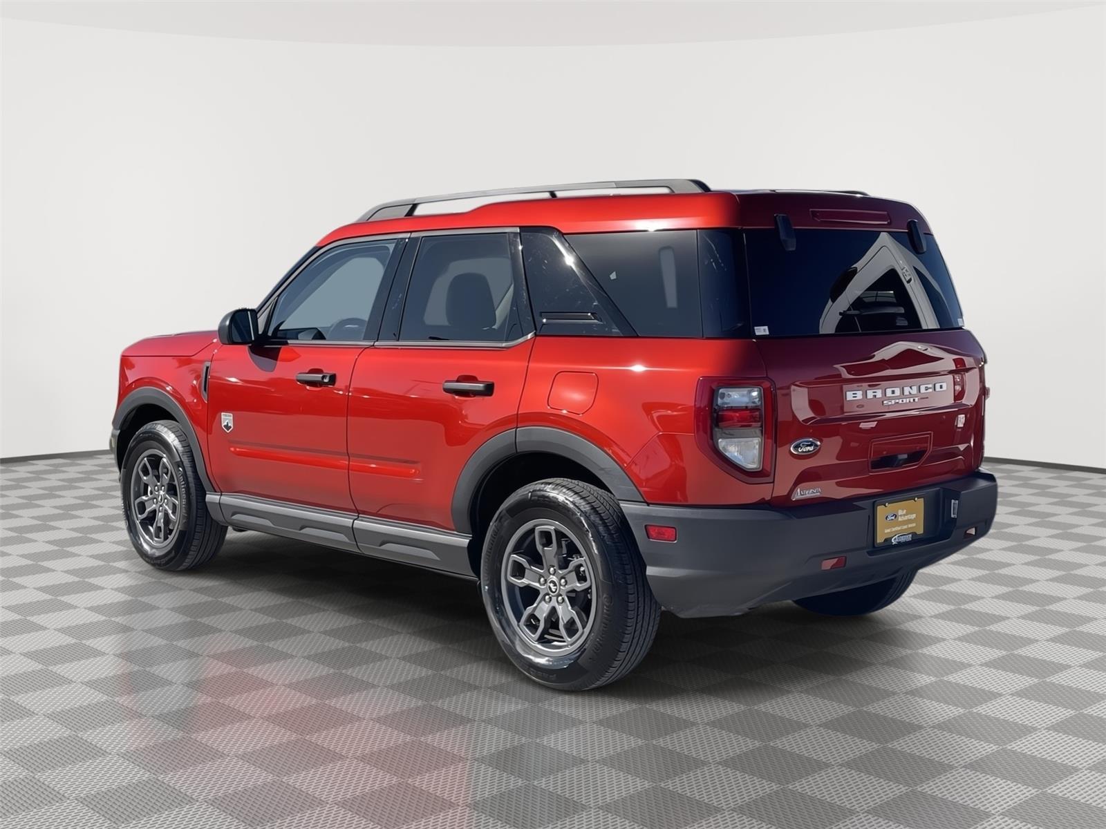 Vehicle photo 9