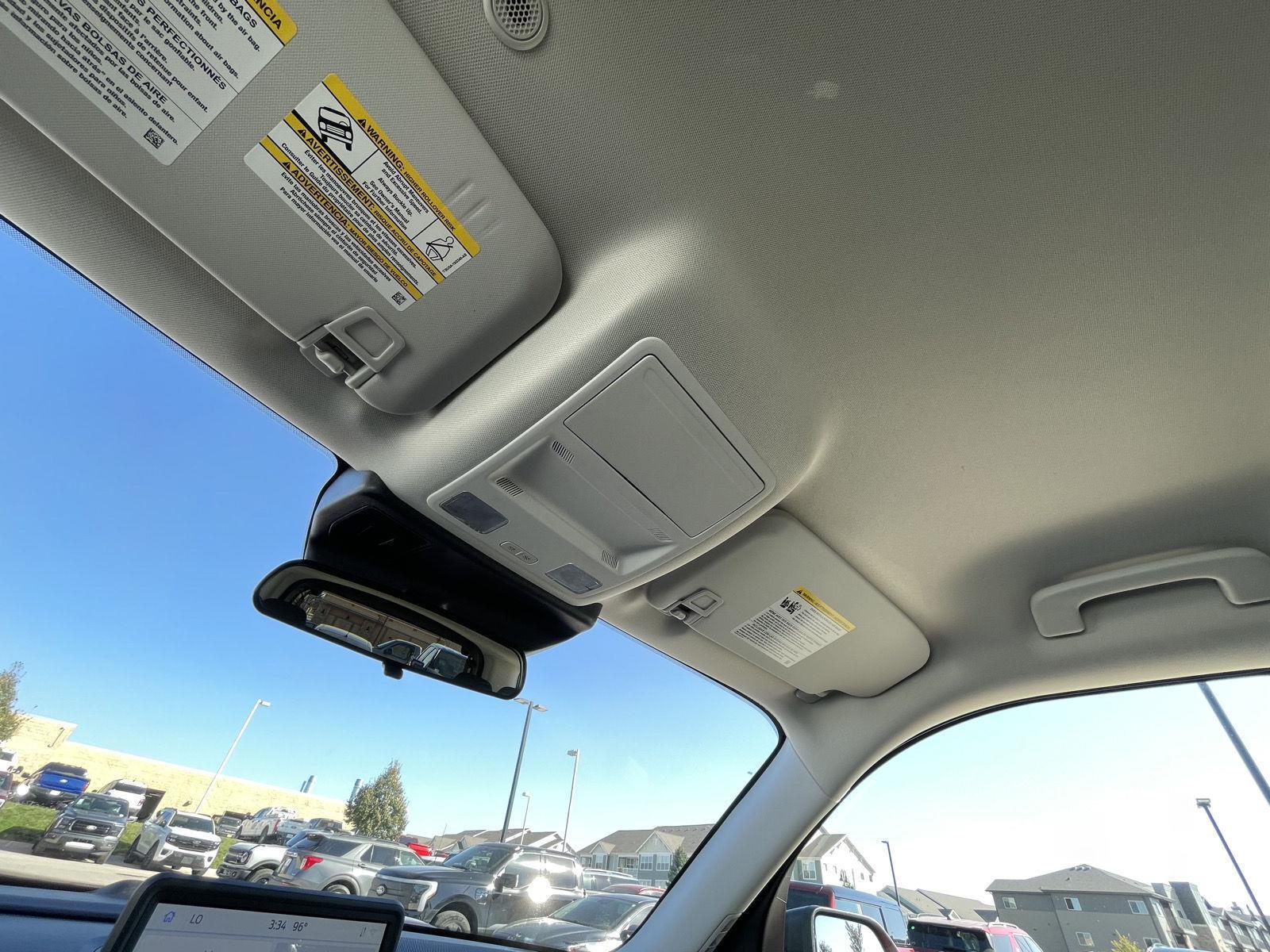 Vehicle photo 21