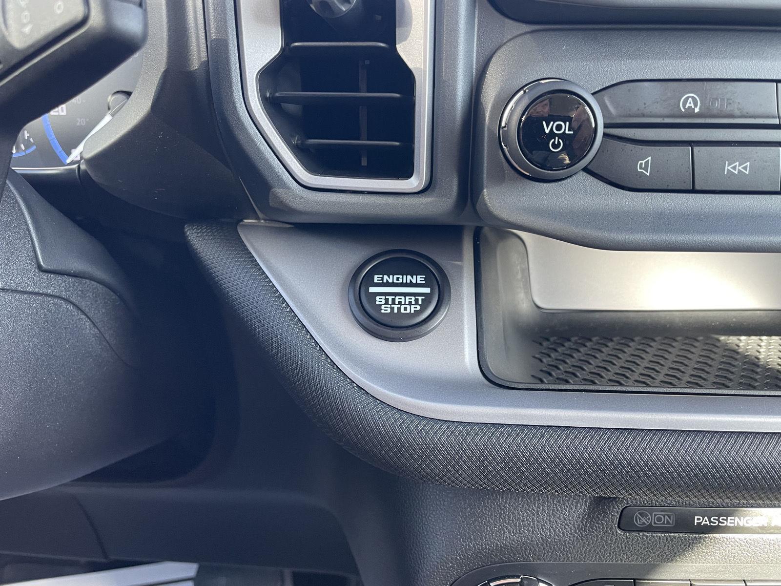 Vehicle photo 24