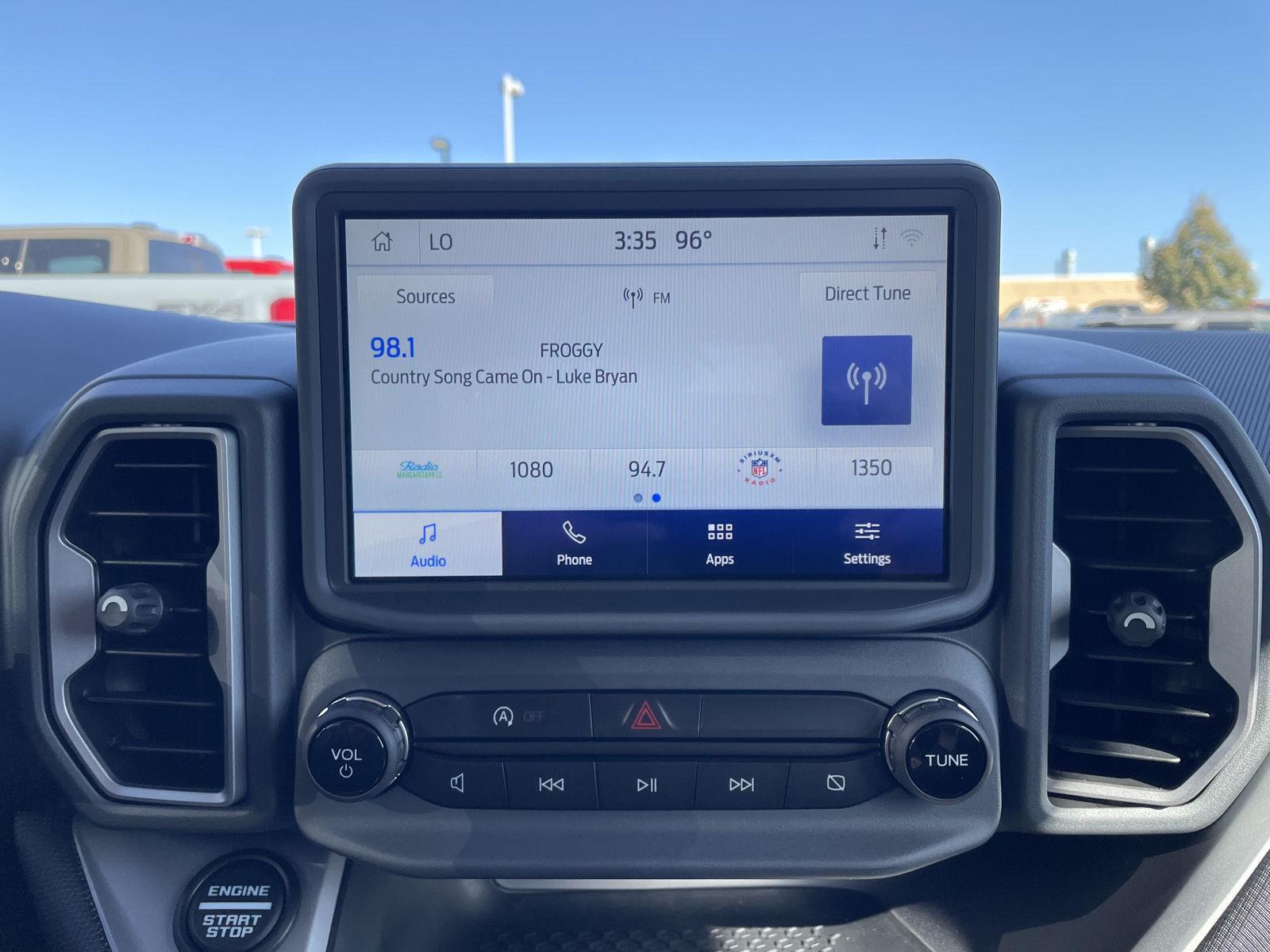 Vehicle photo 25