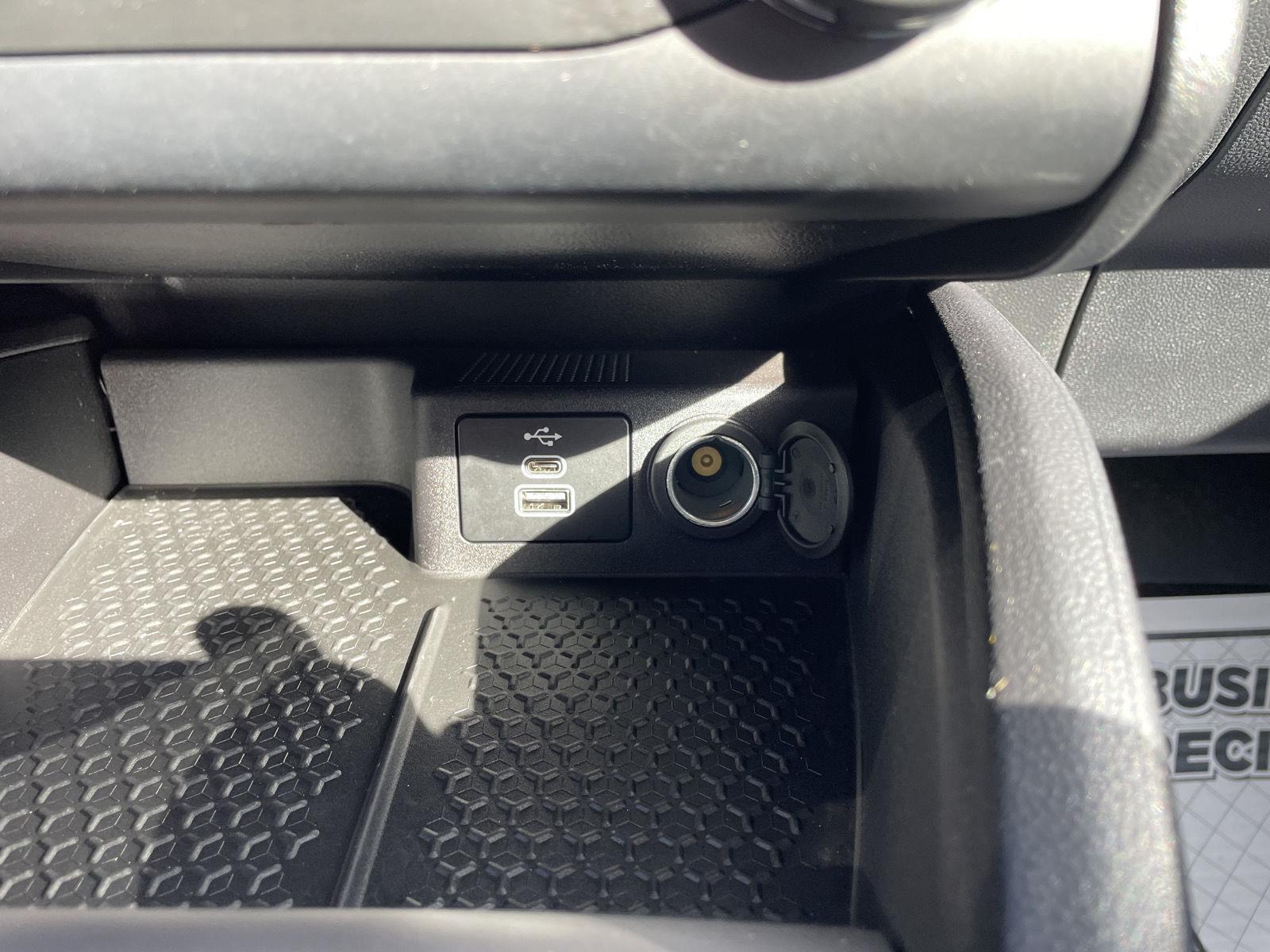 Vehicle photo 27