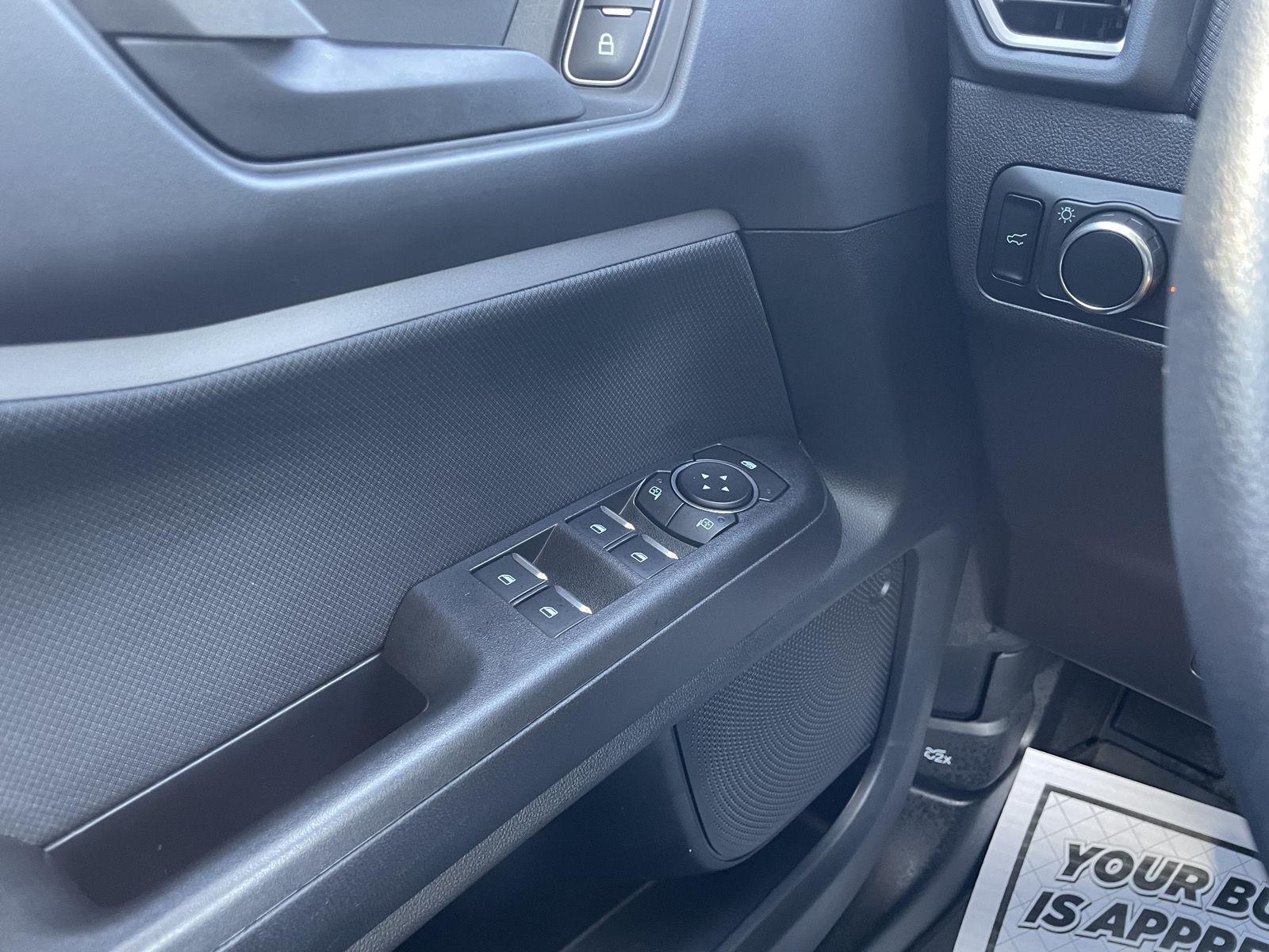 Vehicle photo 28