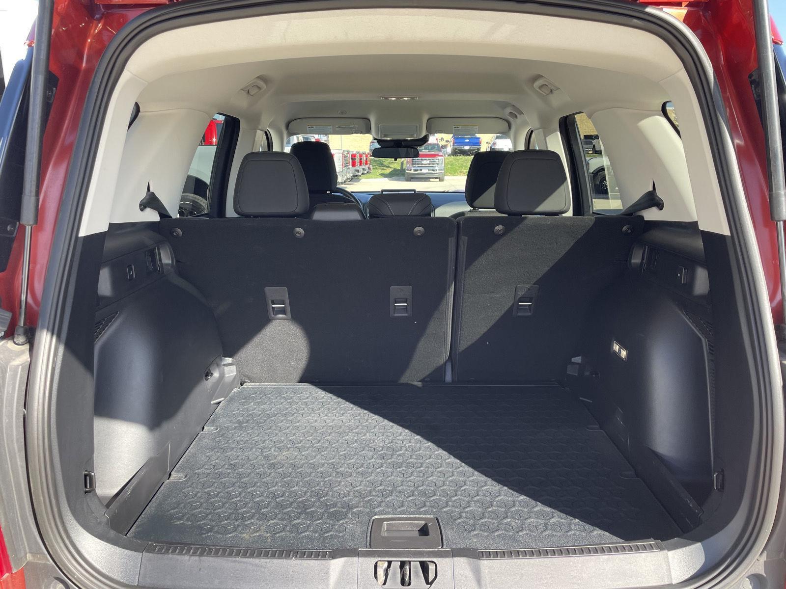 Vehicle photo 34
